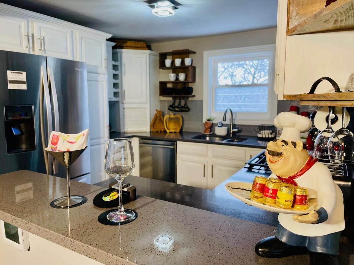 Schaumburg Paradise Oasis With A Secret Garden And Private Pool Екстериор снимка